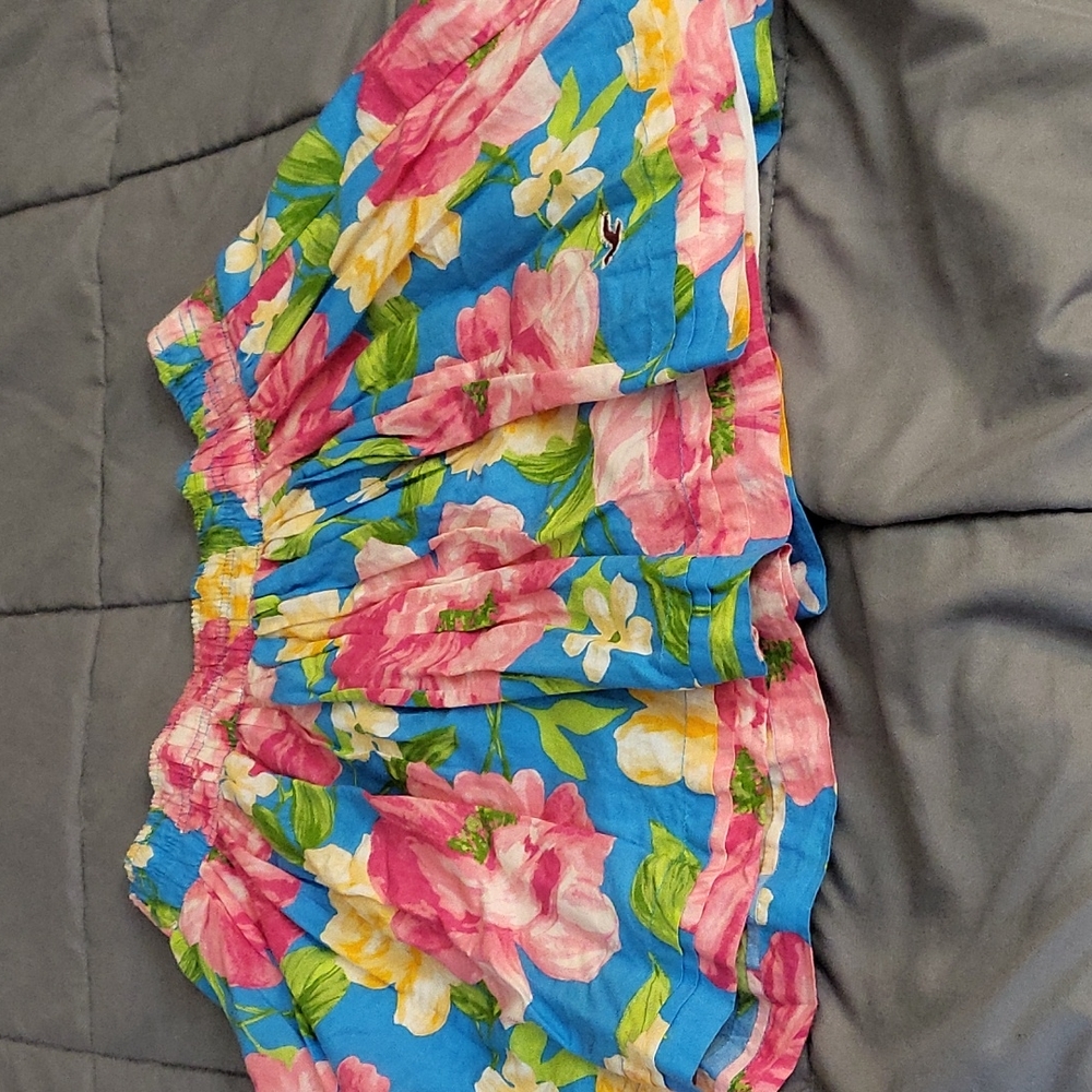 Hollister floral mini skirt!